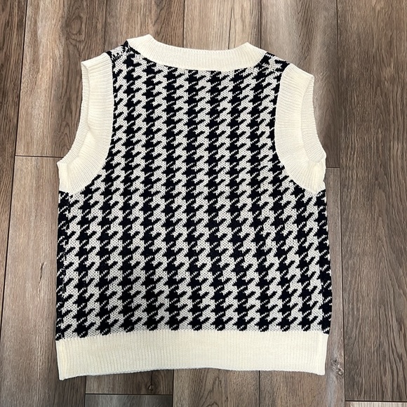 Vest - Picture 4 of 5